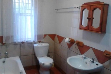 پانسیون Eleventh Avenue Guesthouse & Conferencing