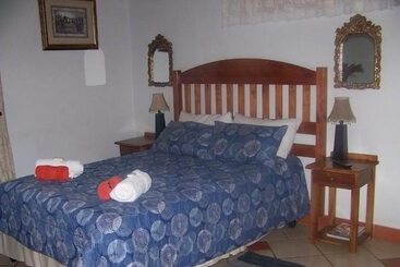 پانسیون Eleventh Avenue Guesthouse & Conferencing