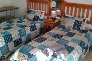 پانسیون Eleventh Avenue Guesthouse & Conferencing