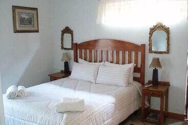 پانسیون Eleventh Avenue Guesthouse & Conferencing
