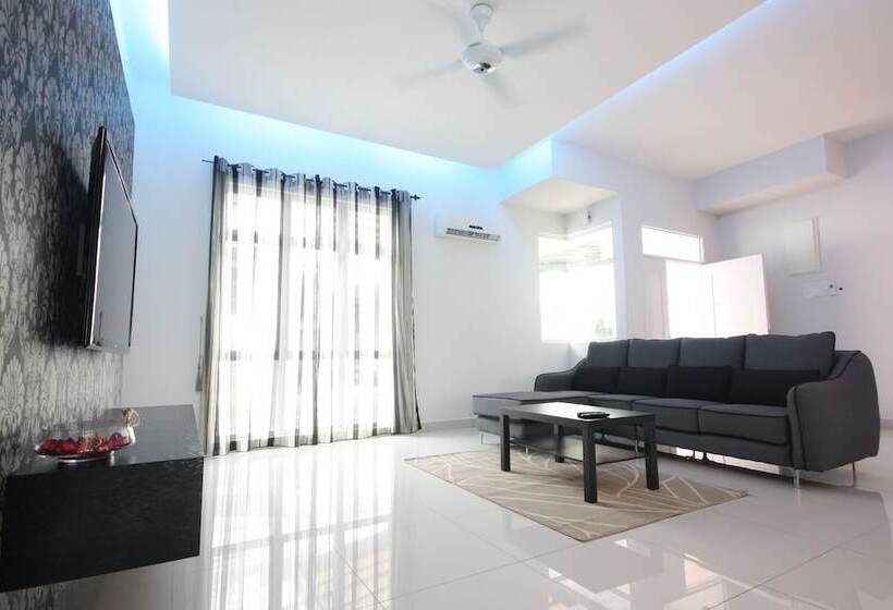 Shamrock Beach Villas Seaview 15