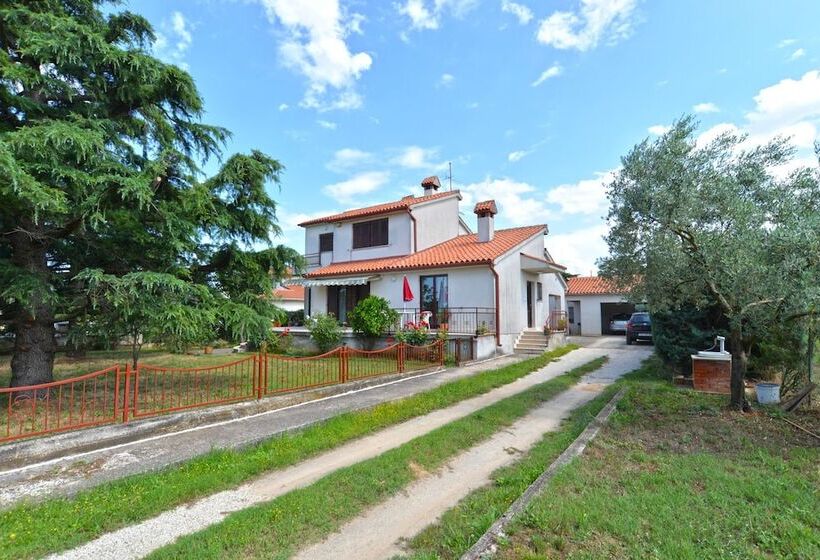 Apartment 1674