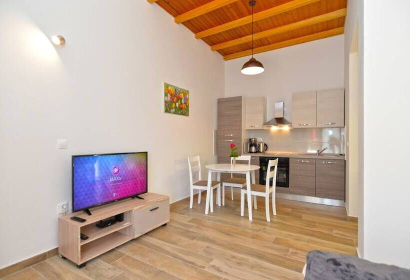 Apartment 1674