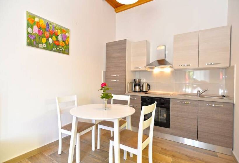 Apartment 1674
