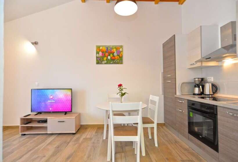 Apartment 1674