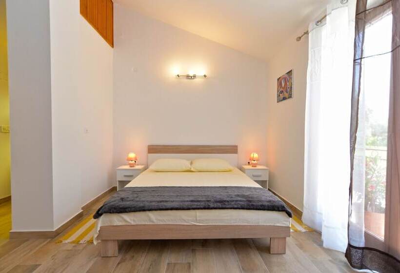 Apartment 1674
