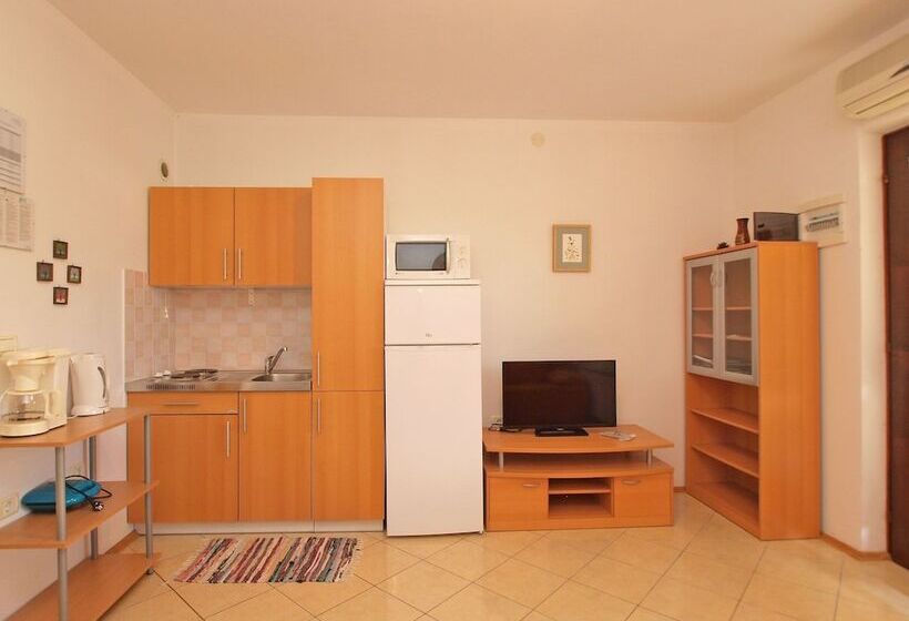 Apartment 21