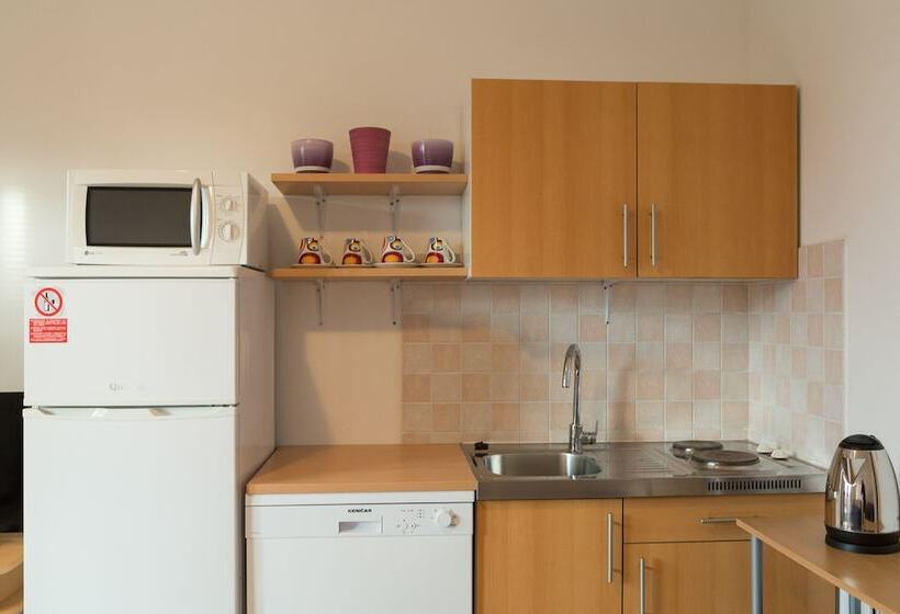 Apartment 21