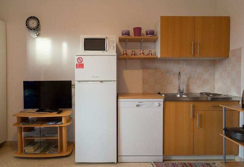Apartment 21