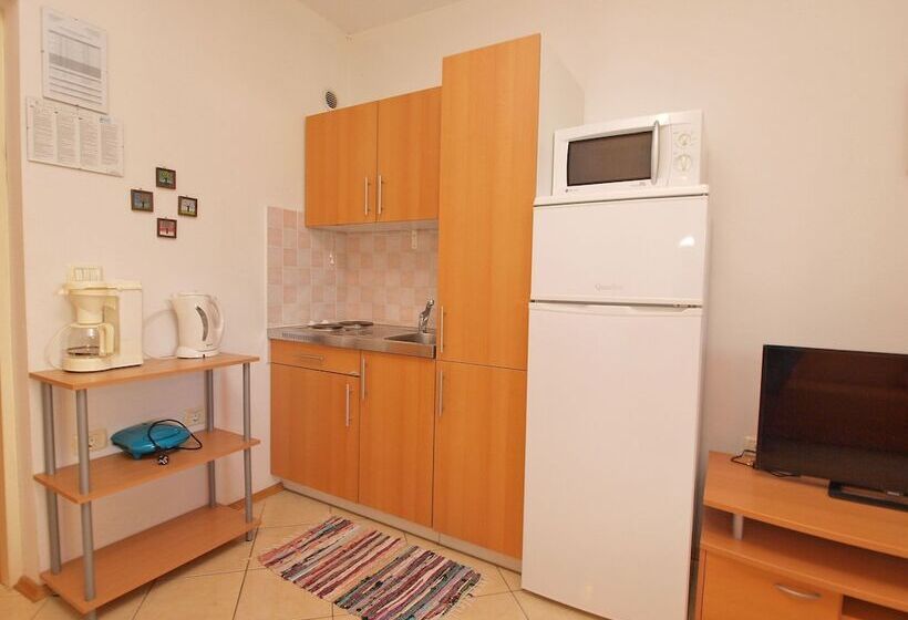 Apartment 21