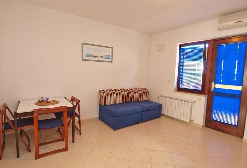Apartment 21