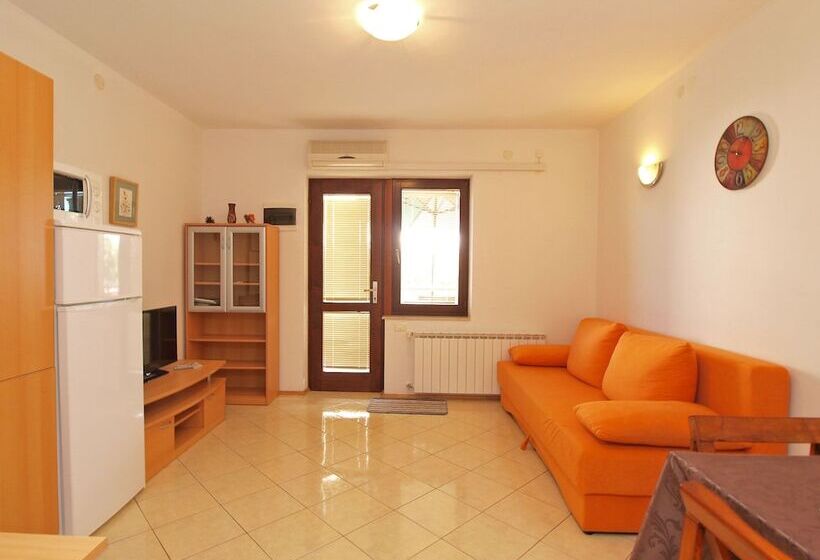 Apartment 21