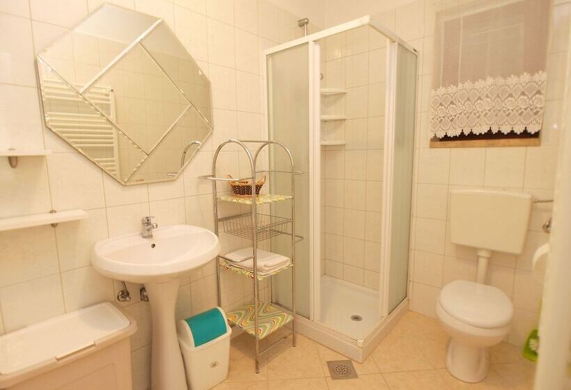 Apartment 21