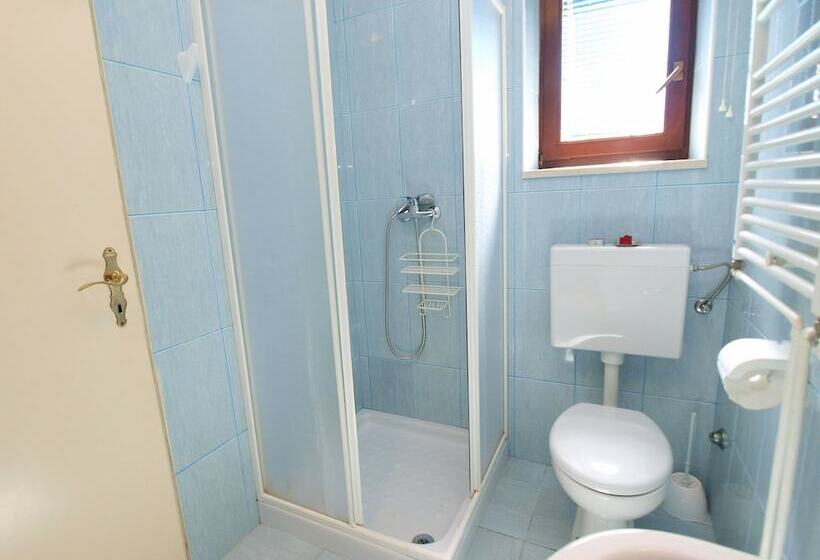 Apartment 21