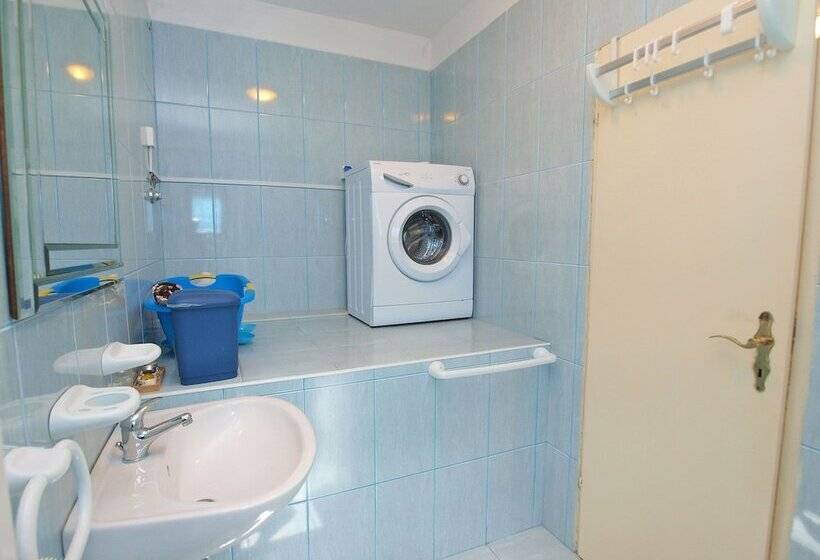Apartment 21