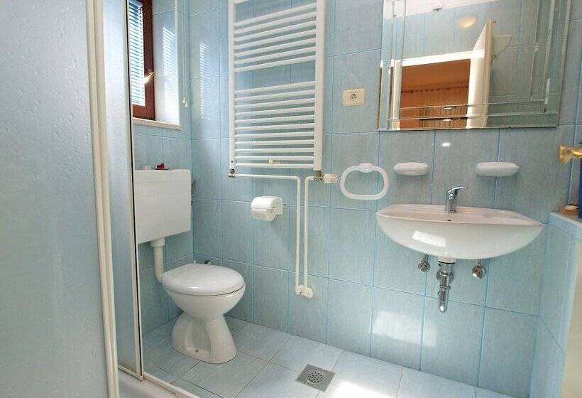 Apartment 21