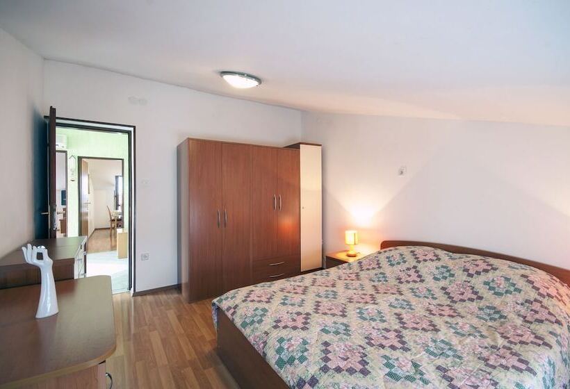 Apartment 70