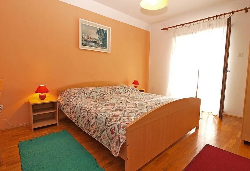 Apartment 70