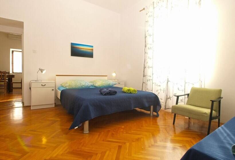 Apartment 792