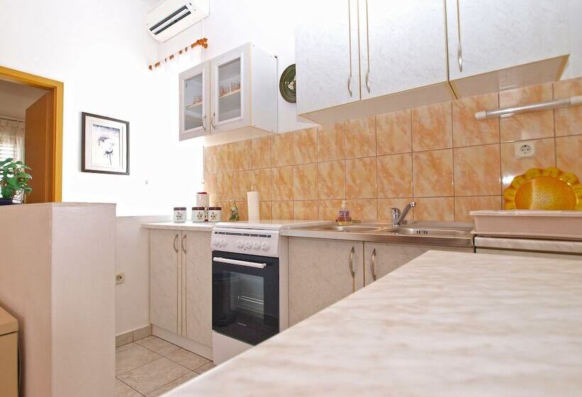 Apartment 893
