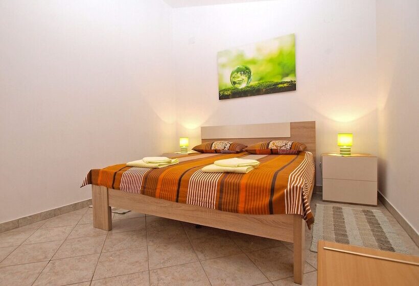 Apartment 893