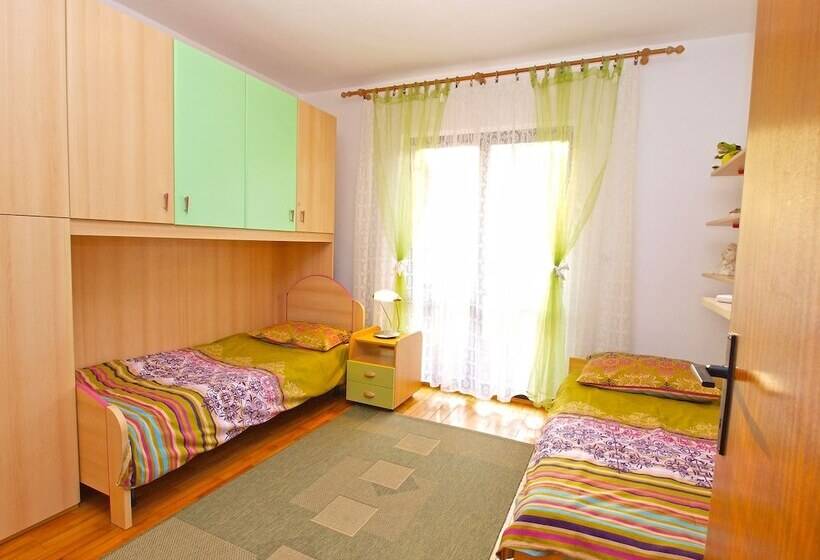 Apartment 946