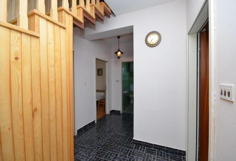 Apartment Frane