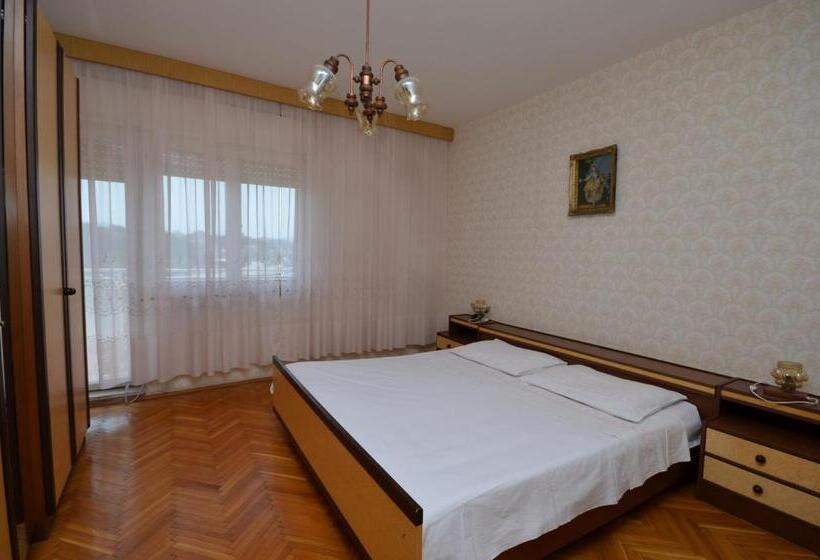 Apartment Frane