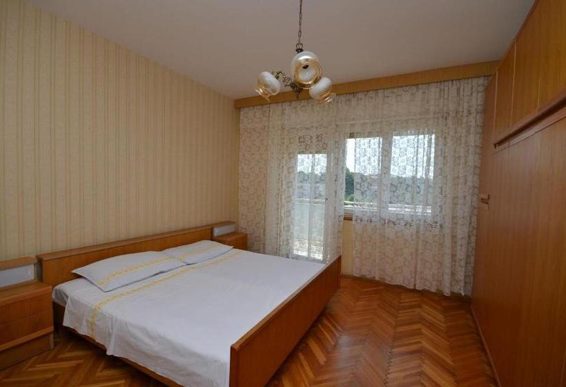 Apartment Frane