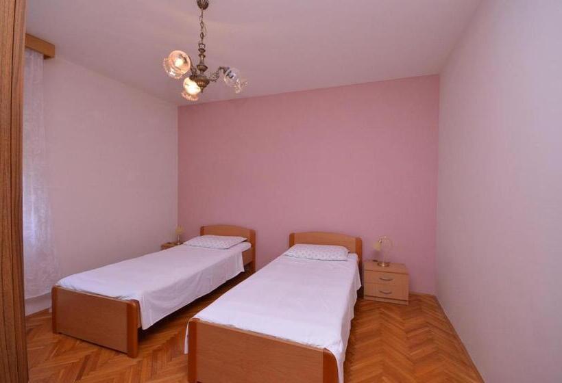 Apartment Frane