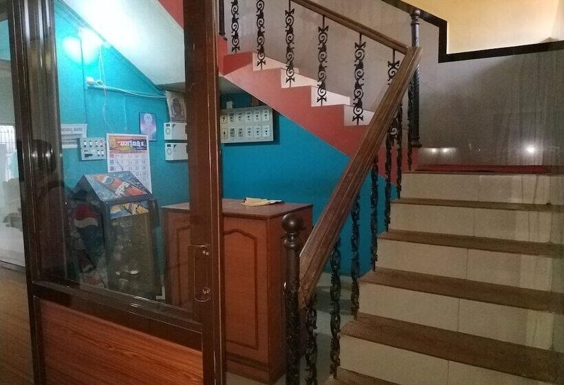 پانسیون Iroomz Savitri Guest House