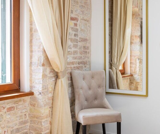 هتل Le Premier Luxury Rooms
