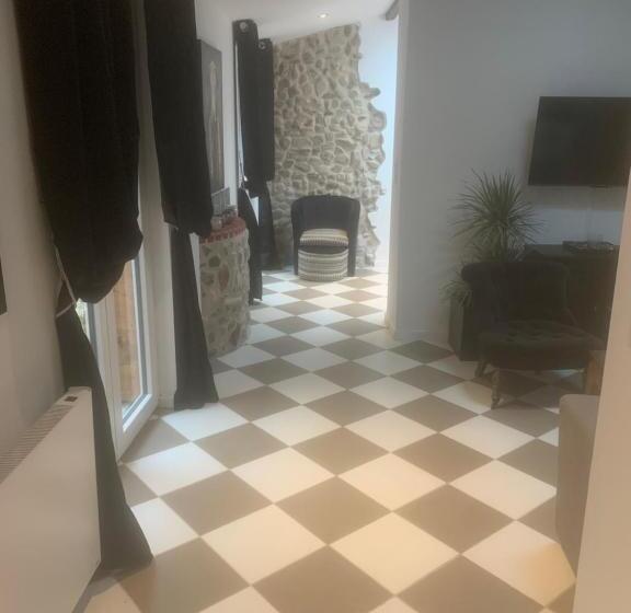 پانسیون Guesthouse La Villae