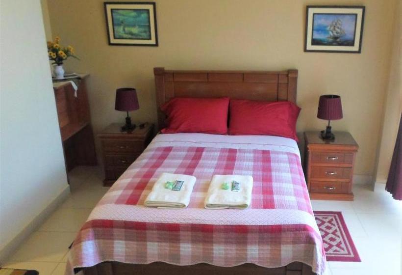 پانسیون Hostal Kurmi   Coroico