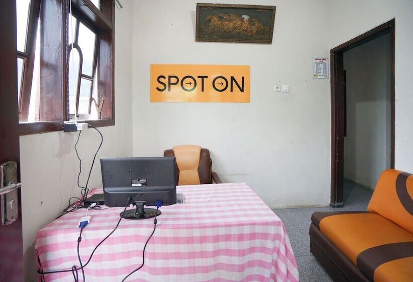 בית מלון כפרי Spot On 2327 Dome