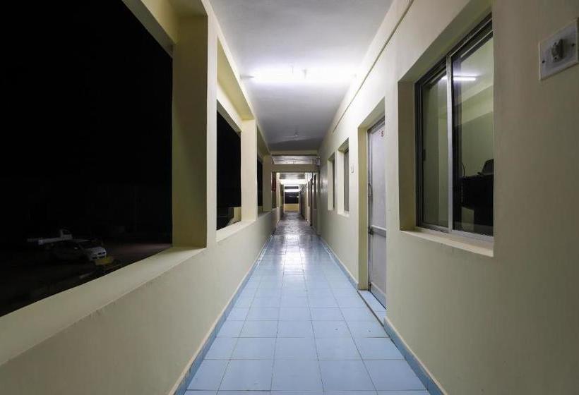 Отель Spot On 62662 Shree Varai Krupa Guest House