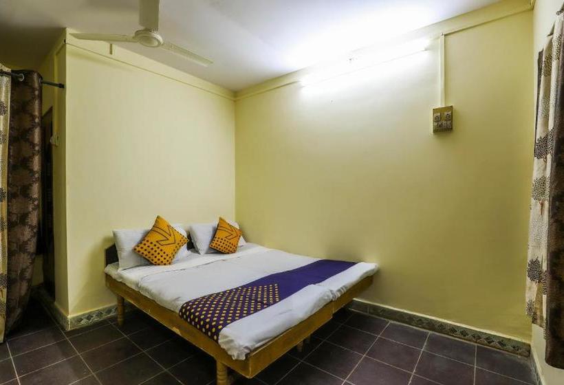 Отель Spot On 62662 Shree Varai Krupa Guest House