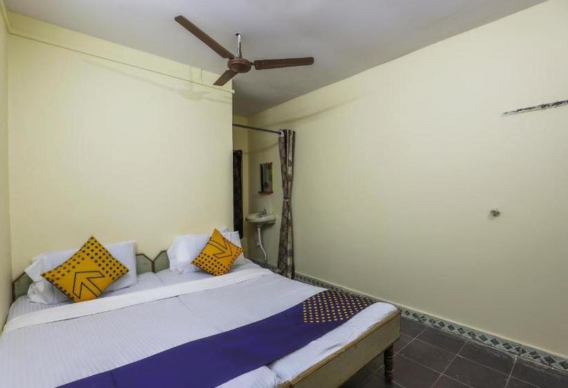 Отель Spot On 62662 Shree Varai Krupa Guest House