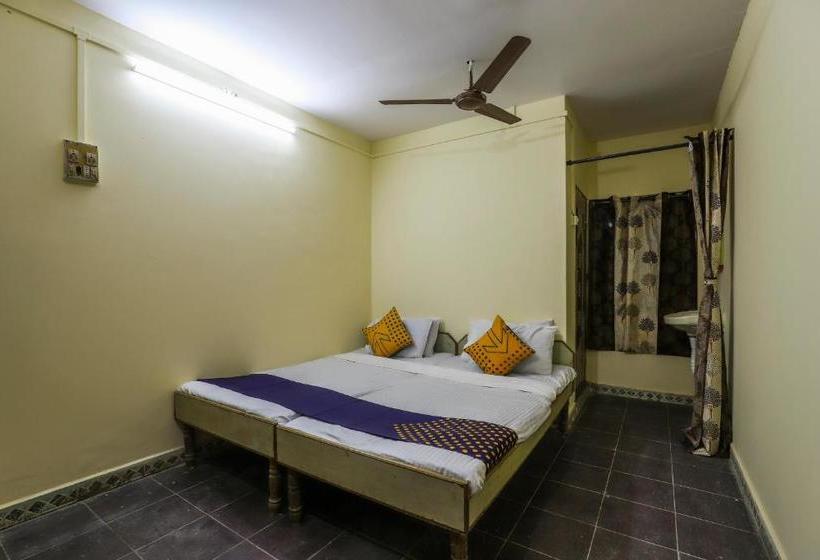 Отель Spot On 62662 Shree Varai Krupa Guest House