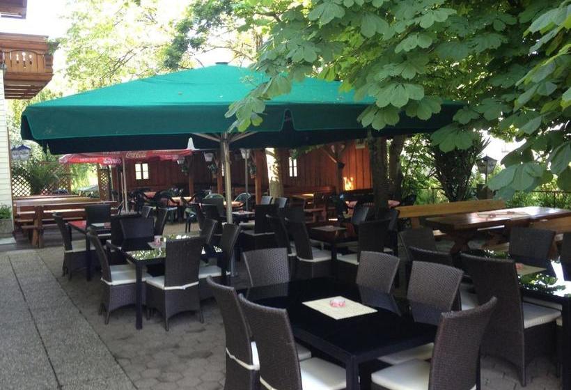 ホテル Gasthof Strasser