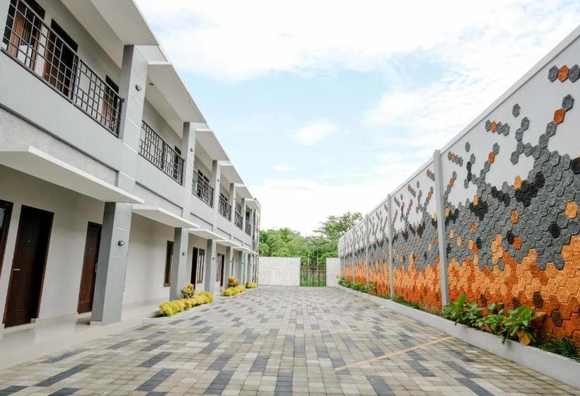 בית מלון כפרי Oyo 2140 Hs Residence