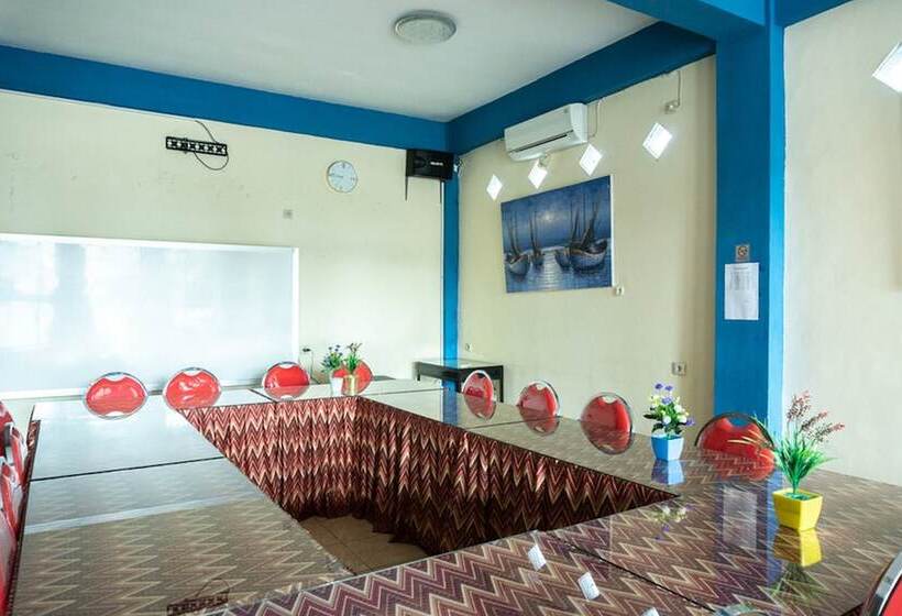 هتل Reddoorz Near H. Hasan Aroeboesman Airport
