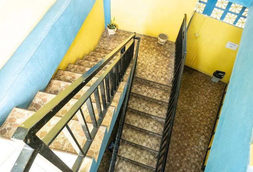 هتل Reddoorz Near H. Hasan Aroeboesman Airport