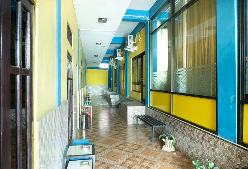 هتل Reddoorz Near H. Hasan Aroeboesman Airport