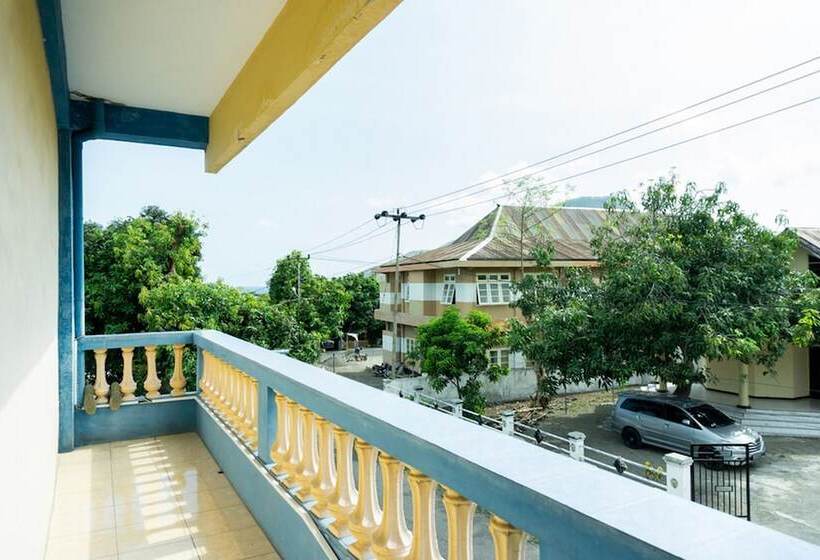 هتل Reddoorz Near H. Hasan Aroeboesman Airport