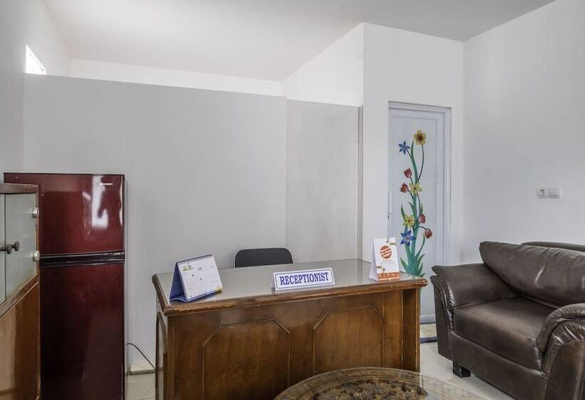 هتل Oyo 2391 Baladewa Residence Syariah