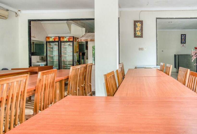 پانسیون Reddoorz Near Taman Mini Jakarta