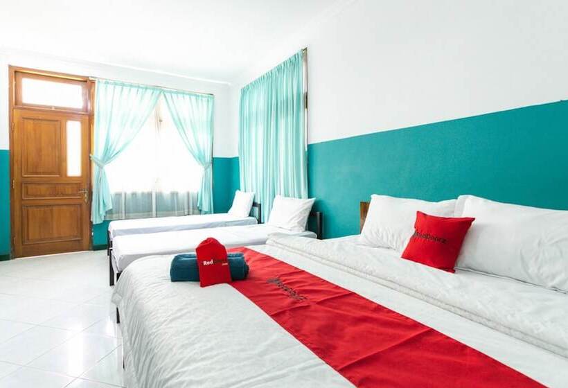 پانسیون Reddoorz Syariah Near Alun Alun Magelang Bayeman