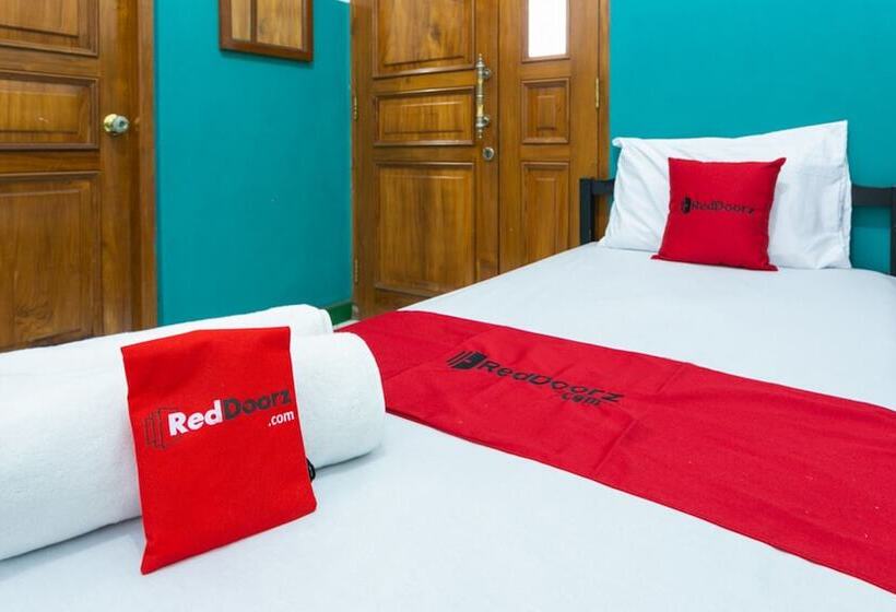 پانسیون Reddoorz Syariah Near Alun Alun Magelang Bayeman