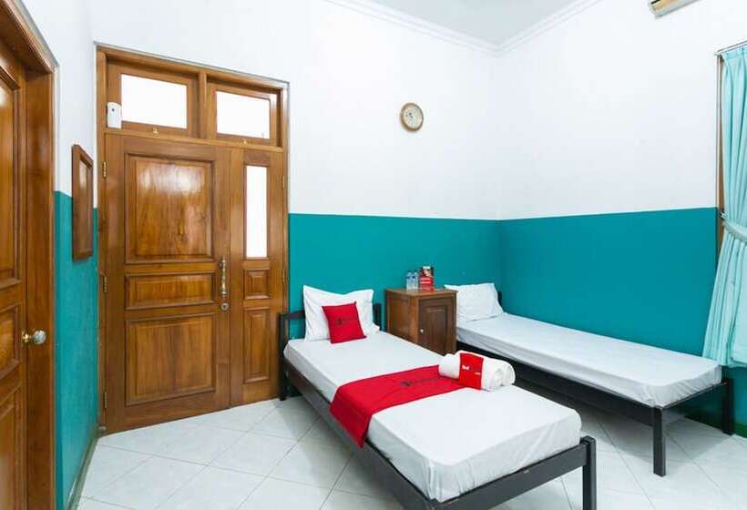 پانسیون Reddoorz Syariah Near Alun Alun Magelang Bayeman